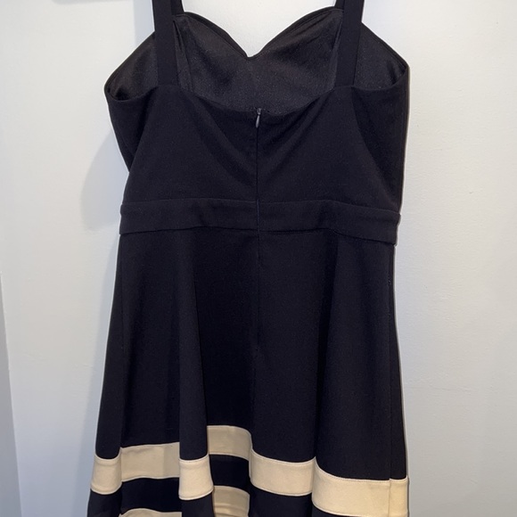 Navy windsor dress - Picture 2 of 9